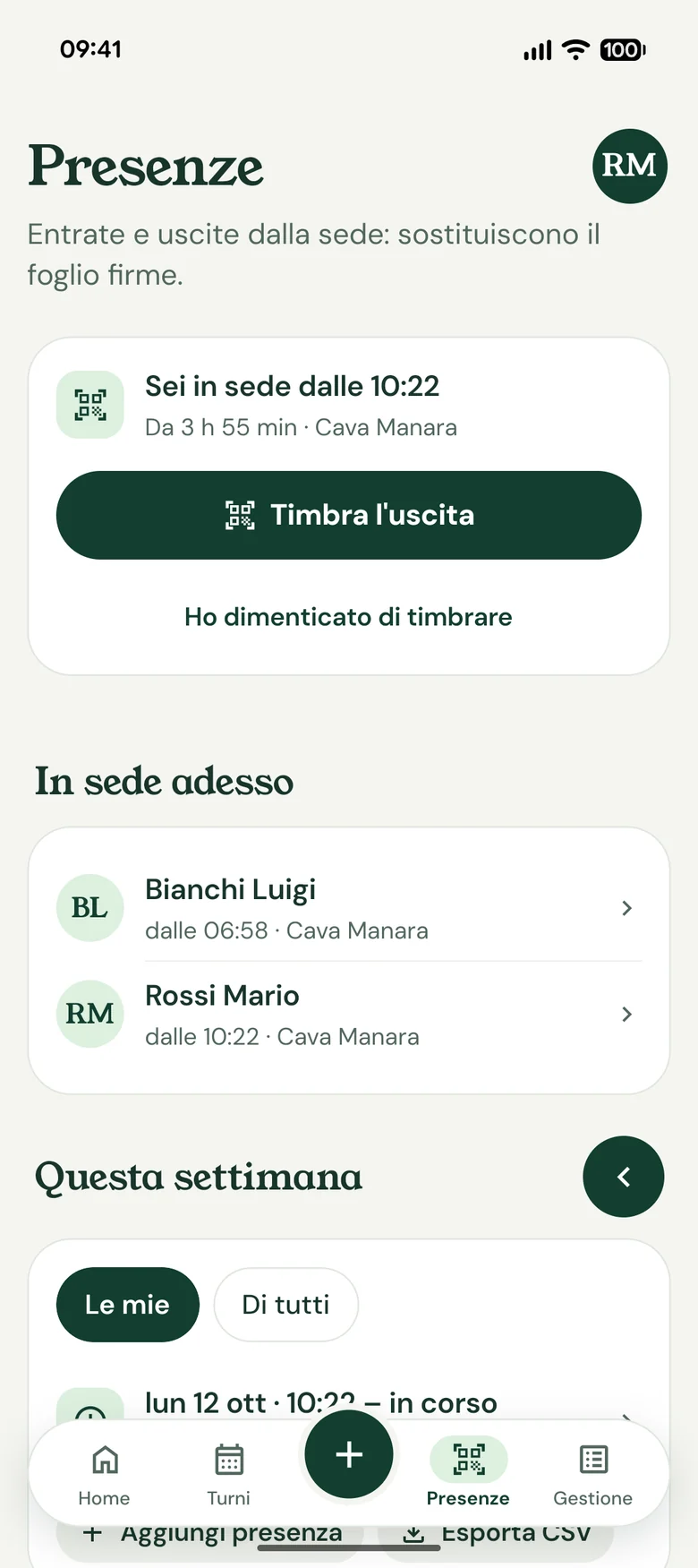 La schermata delle presenze: chi è in sede adesso e il tasto per timbrare l'uscita